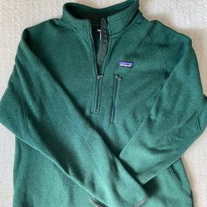 Men’s 1/2 zip Patagonia fleece.